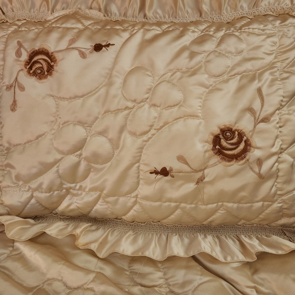 Vintage Embroidered Quilted Satin Bedspread, Pale Yellow, Queen - Picture 8 of 10